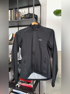 NWOT GOREWEAR Windstopper Light Jacket C3 Black Women's Small
